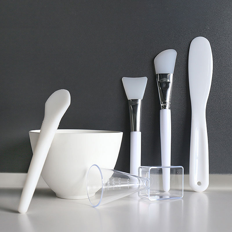 Cuillère cosmétique portable pour soins du visage blanc
