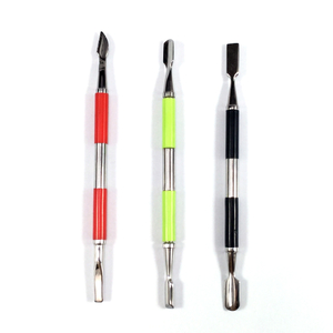 Poussoir à cuticules et coupe-ongles Triangle Poussoir à cuticules